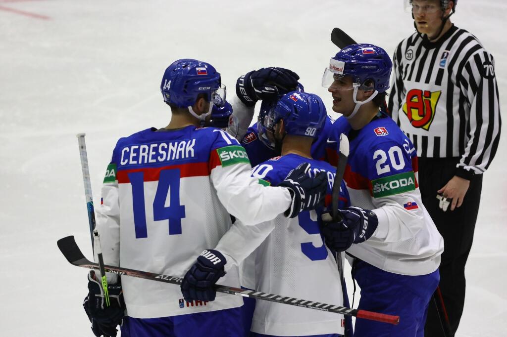 Slovenskí hokejisti vydreli prvé víťazstvo na majstrovstvách sveta, keď zdolali Francúzov 4:2.