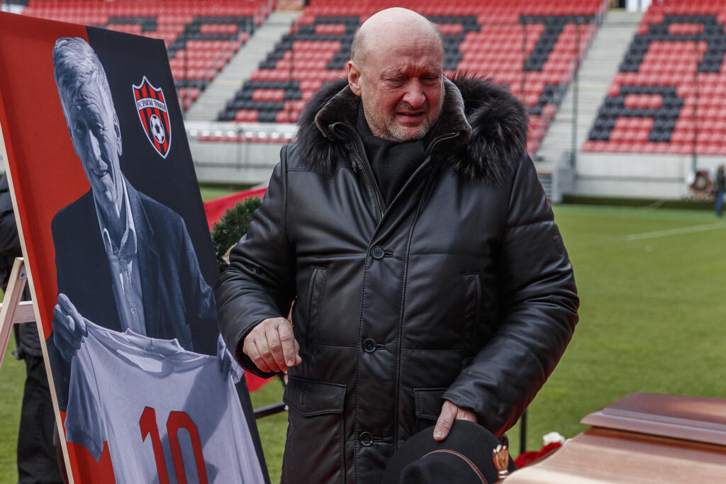 Na Štadióne Antona Malatinského v Trnave sa konala posledná rozlúčka s futbalovou legendou Jozefom Adamcom, ktorý opustil tento svet 24.12.2018. Na snímke Vladimír Poór.