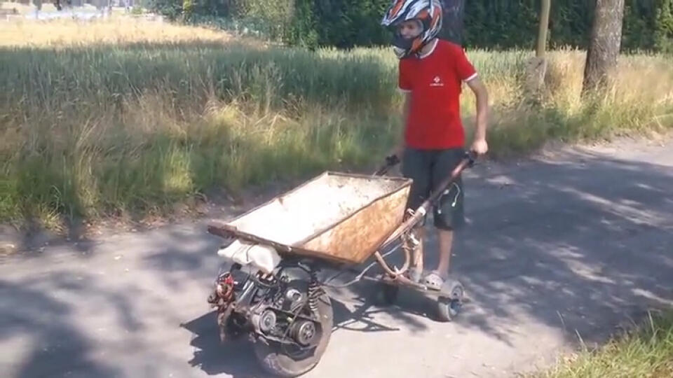Bizarné motorko-táčky.