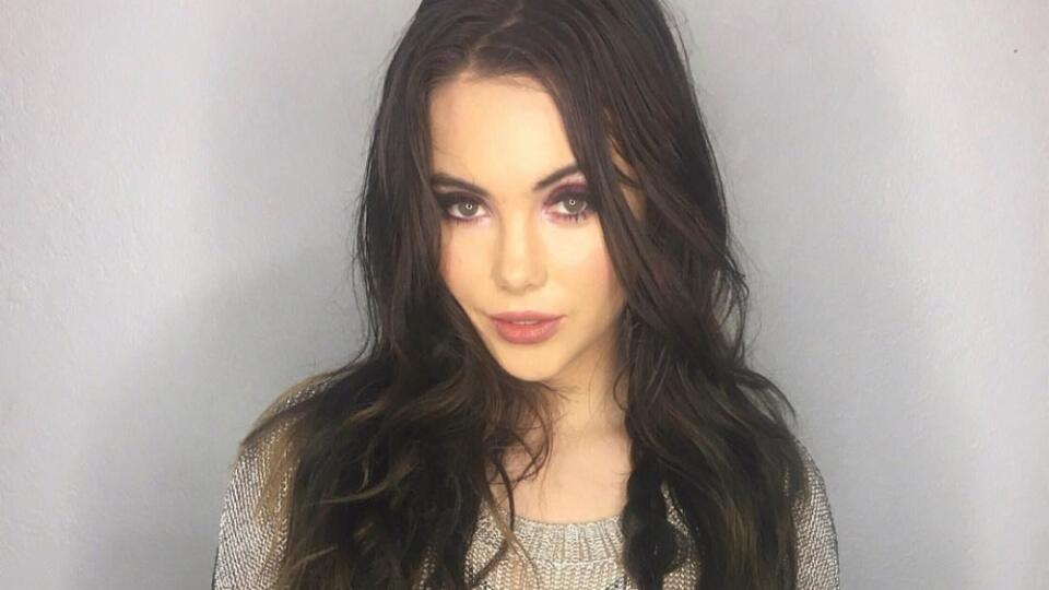 Sexi McKayla Maroney sa opäť vyz'vyvo prezentuje na sociálnych sieťach.