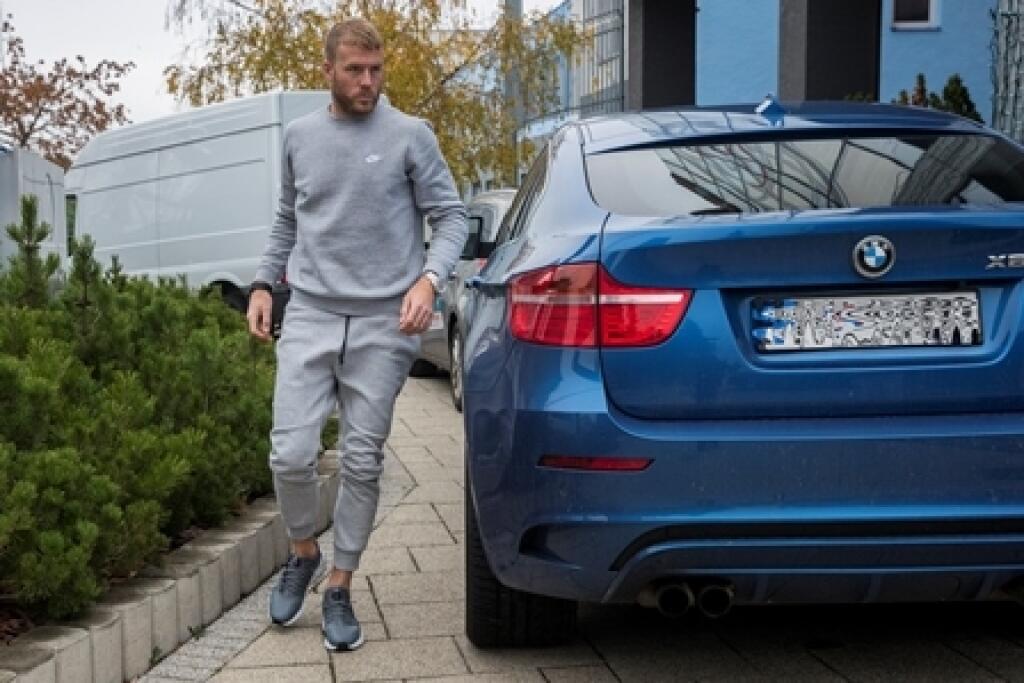 Jazdil na ňom Ján Ďurica a rovnaký vkus má aj útočník Adam Nemec. V minulosti sa vozil na zraz na modrom BMW X6.