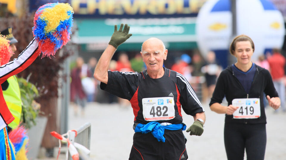 Wroclaw,,Poland,-,September,14:,Participants,Run,In,Wroclaw,Marathon