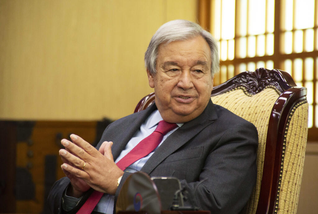 WA 27 archív Soul - Na archívnej snímke z 12. augusta 2022 generálny tajomník OSN António Guterres gestikuluje počas stretnutia so šéfom juhokórejskej diplomacie Pak Činom v Soule. Guterres navštívi vo štvrtok 18. augusta a v piatok 19. augusta Ukrajinu. V meste Ľvov na západe krajiny sa stretne s ukrajinským prezidentom Volodymyrom Zelenským a tureckým prezidentom Recepom Tayyipom Erdoganom a následne odcestuje do čiernomorského prístavu Odesa, oznámil v utorok 16. augusta 2022 hovorca OSN. FOT
