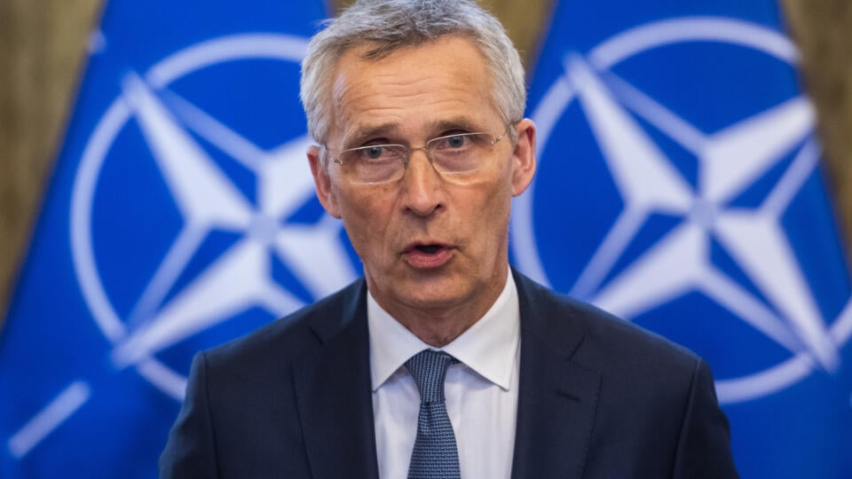 Na snímke generálny tajomník Severoatlantickej aliancie Jens Stoltenberg počas tlačovej konferencie s predsedom vlády SR odborníkov Ľudovítom Ódorom po ich stretnutí na Úrade vlády SR v Bratislave 6. júna 2023. FOTO TASR - Jaroslav Novák