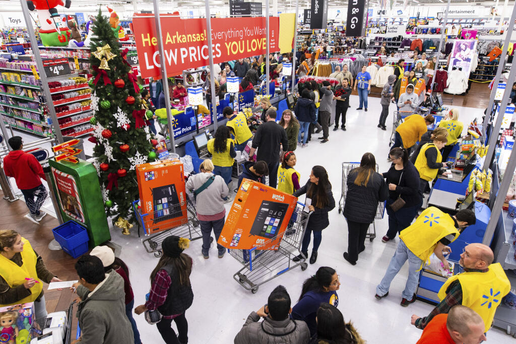 Pozrite sa, ako trávia Black Friday ľudia v USA, Británii či Francúzsku.