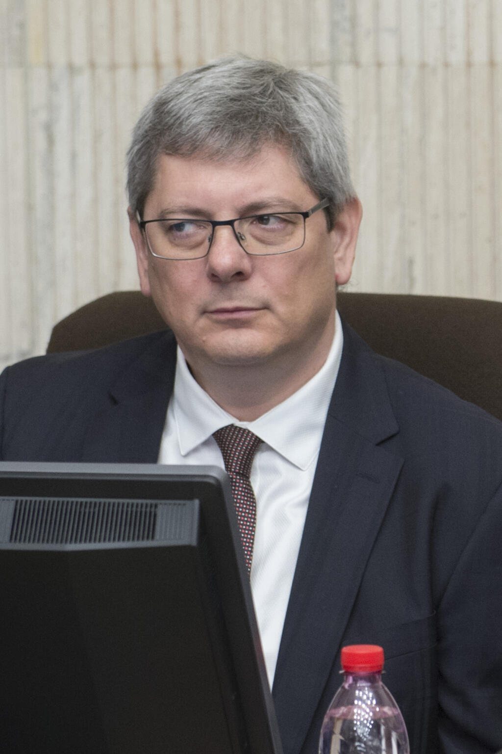 „Išlo o začatie konania na základe podaného podnetu, išlo o konanie vo vzťahu k prezidentke Čaputovej za porušenie zákazu reklamy,“ uviedol Susko s tým, že výbor bude žiadať vyjadrenie od hlavy štátu. Ak výbor skonštatuje porušenie zákona, hlave štátu hrozí pokuta až vo výške 12 mesačných platov.