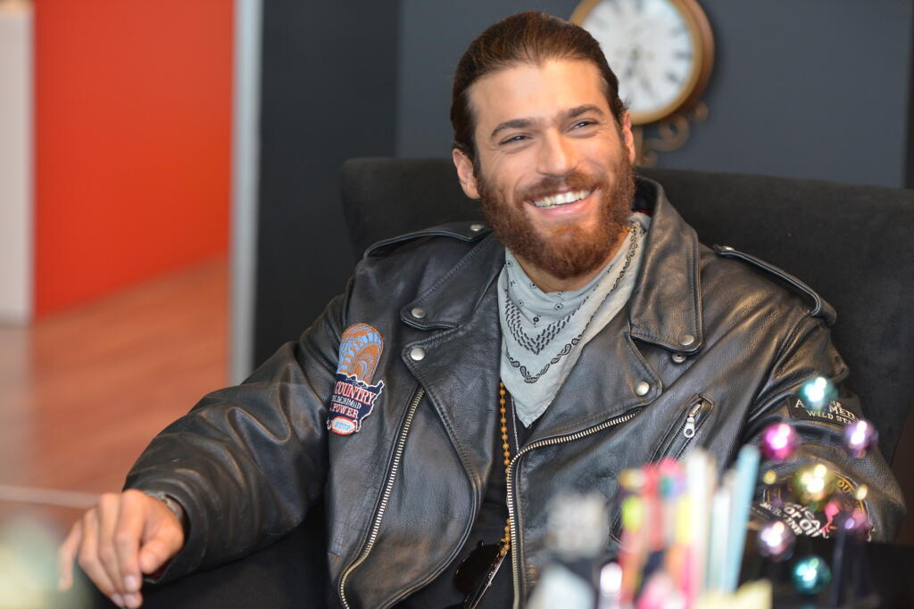 Can Yaman zo seriálu S hlavou v oblakoch
