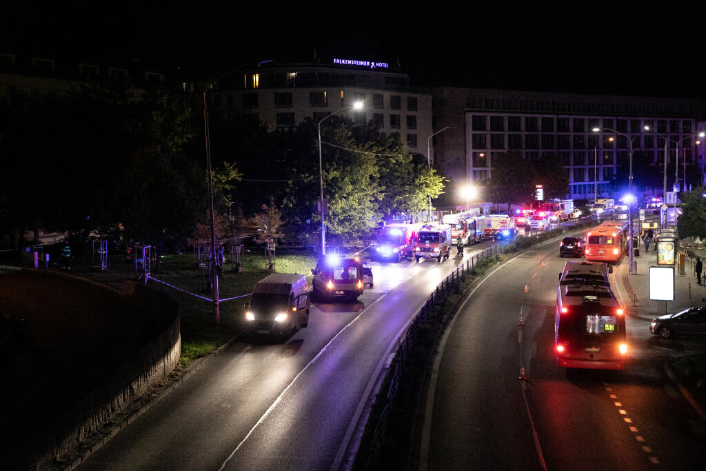 Tragická havária auta na Zochovej ulici, auto nabúralo do autobusovej zástavky.