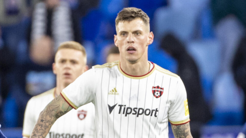 Prestížny víkendový derby zápas medzi Trnavou a Slovanom výrazne ovplyvnilo kontroverzné vylúčenie obrancu Martina Škrtela.
