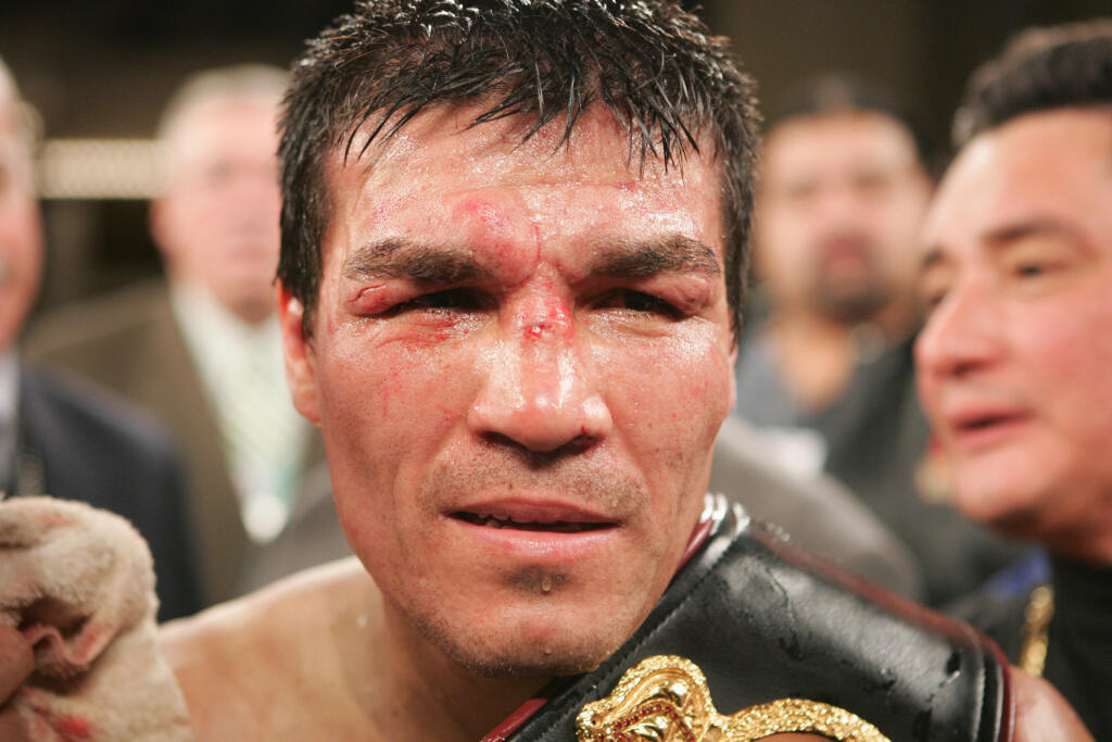 Boxer a bývalý majster sveta vo velterovej váhe Carlos Baldomir (48) si poriadne zavaril. Športu sa venoval 21 rokov, teraz si však 18 rokov posedí v chládku.