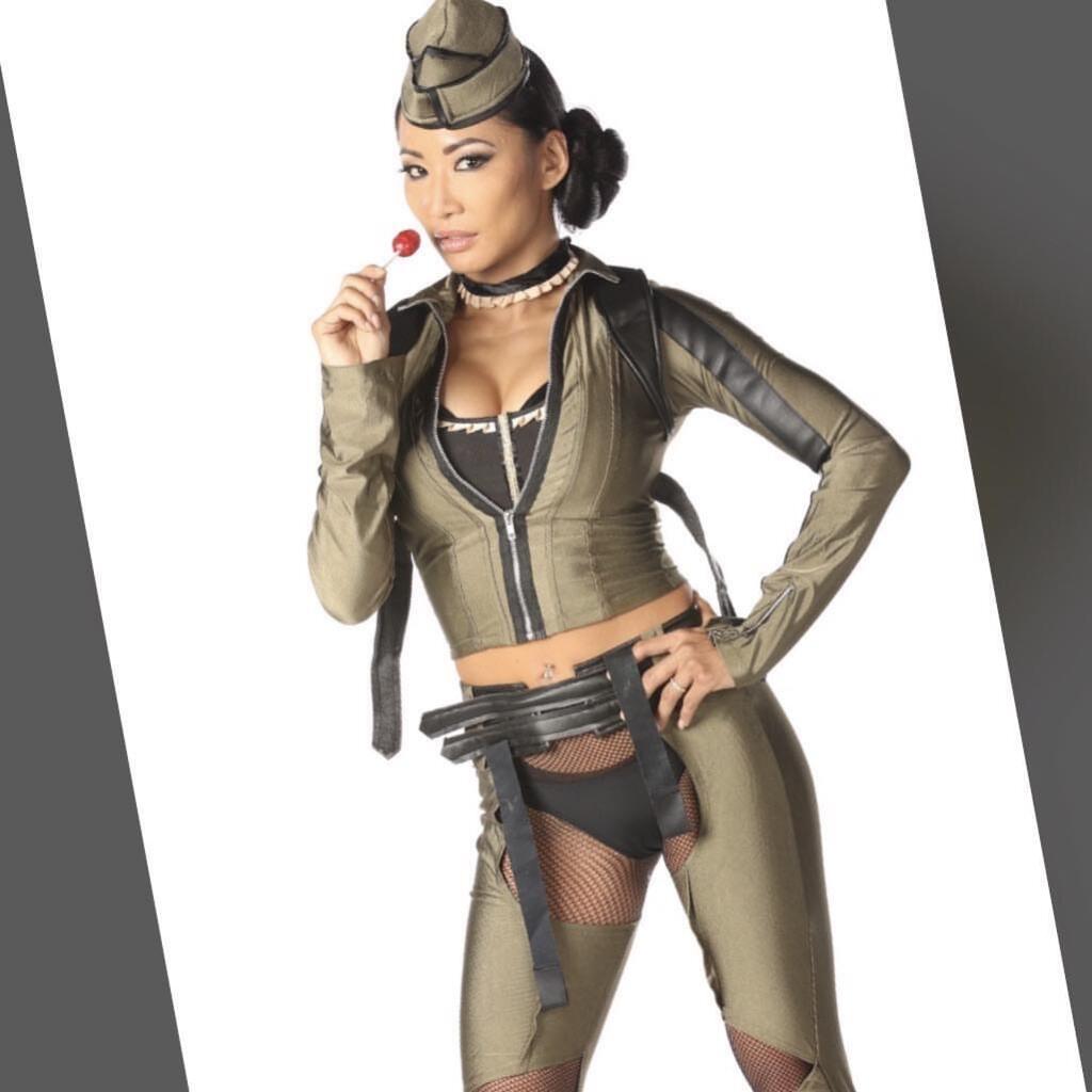 Wrestlerka Gail Kim rada ukazuje svoje vyšportované telo.