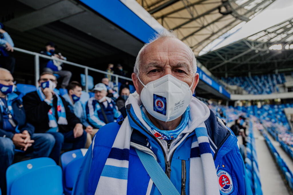 Na Tehelné pole zavítalo v stredu v rámci 1. kola Ligy majstrov medzi futbalistami Slovana Bratislava a írskeho klubu Shamrock Rovers 500 fanúšikov, čo je momentálne maximálny počet, ktorý je povolený.