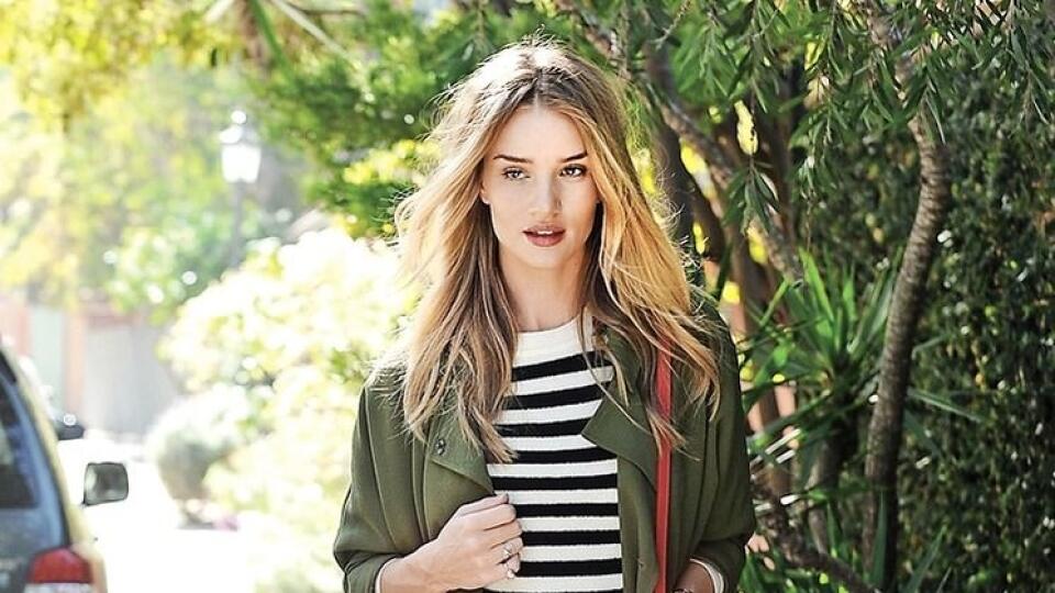 Oblečte sa ako Rosie Huntington.