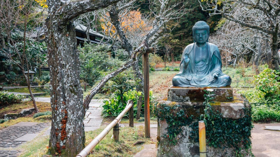 Tokei-ji,Temple,Buddha,Statue,At,Autumn,In,Kamakura,,Japan