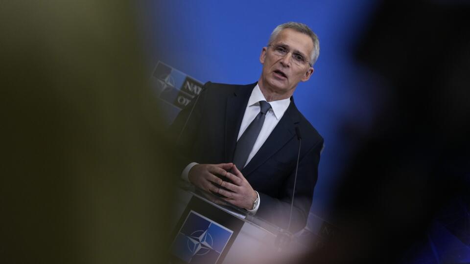 Generálny tajomník Severoatlantickej aliancie Jens Stoltenberg hovorí počas tlačovej konferencie 5. apríla 2022 v Bruseli. FOTO TASR/AP