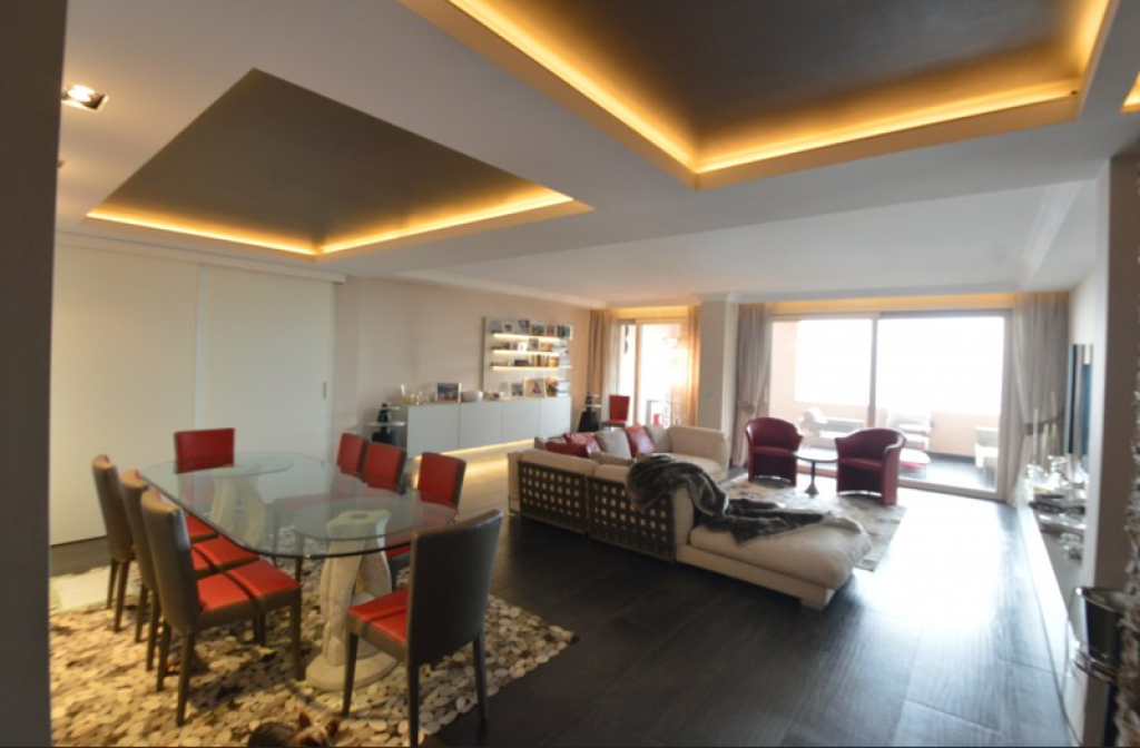 Izby v apartmáne dýchajú luxusom na každom kroku.
