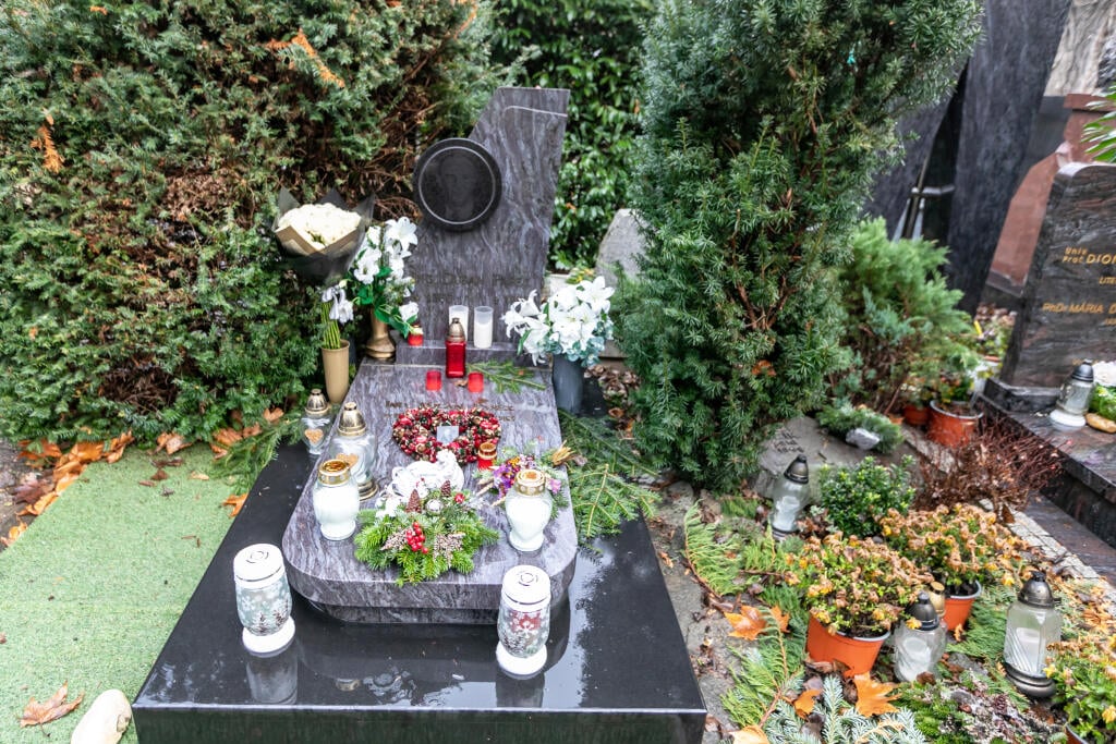 Na snímke je hrob Dušana Pašeka staršieho na cintoríne v Slávičom údolí, kde je pochovaný aj jeho syn Dušan Pašek mladší.