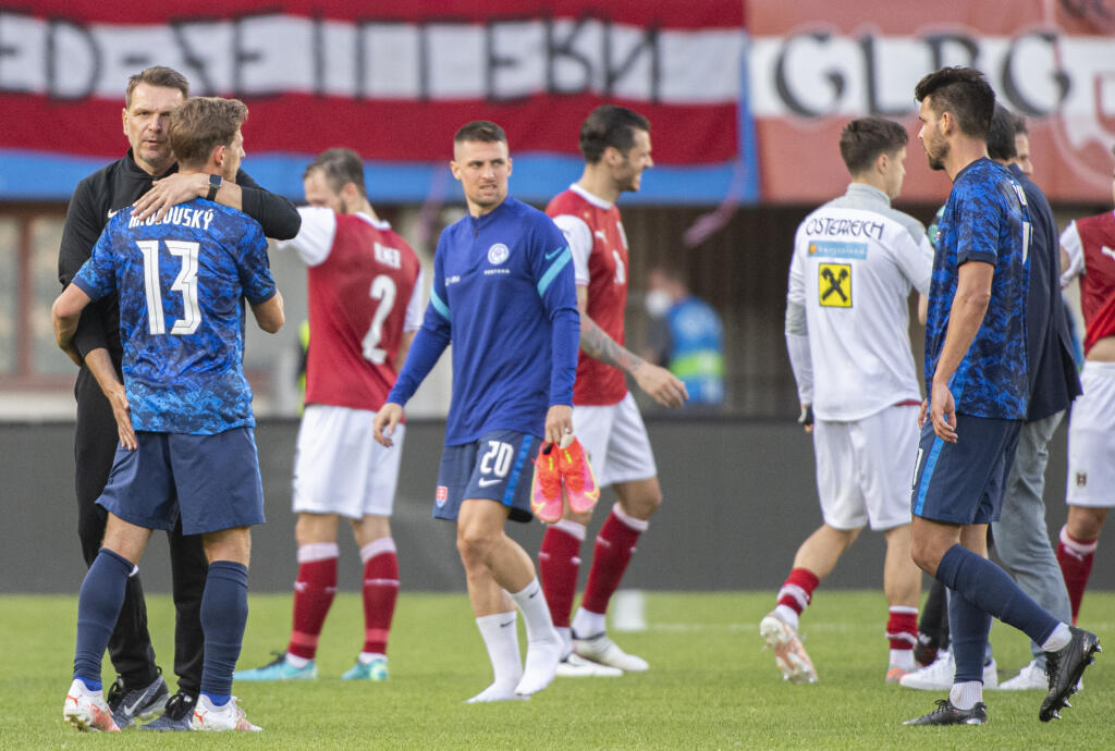 Slovenskí futbaloví reprezentanti skončili na EURO 2020 už v základnej skupine po vysokej prehre so Španielskom 0:5.