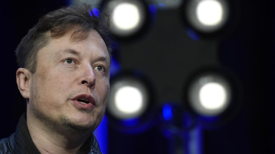 PK 9 archív Washington - Na archívnej snímke z 9. marca 2020 zakladateľ firmy Tesla a SpaceX Elon Musk prednáša počas konferencie a výstavy SATELLITE vo Washingtone. Americký výrobca elektromobilov Tesla zvýšil v utorok 15. marca 2022 ceny svojich vozidiel v Číne a USA, druhýkrát za necelý týždeň. FOTO TASR/AP
FILE - Tesla and SpaceX Chief Executive Officer Elon Musk speaks at the SATELLITE Conference and Exhibition March 9, 2020, in Washington. Musk and his lawyers are escalating their fight