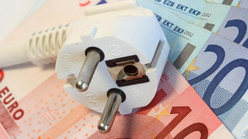 Pred odchodom na dovolenku vytiahnite elektrospotrebiče zo siete. Ušetríte desiatky eur.