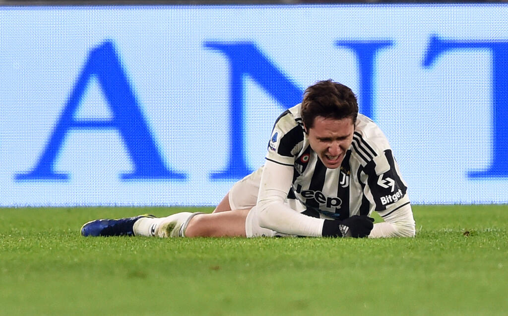 Federico Chiesa sa zranil v zápase proti AS Rím.
