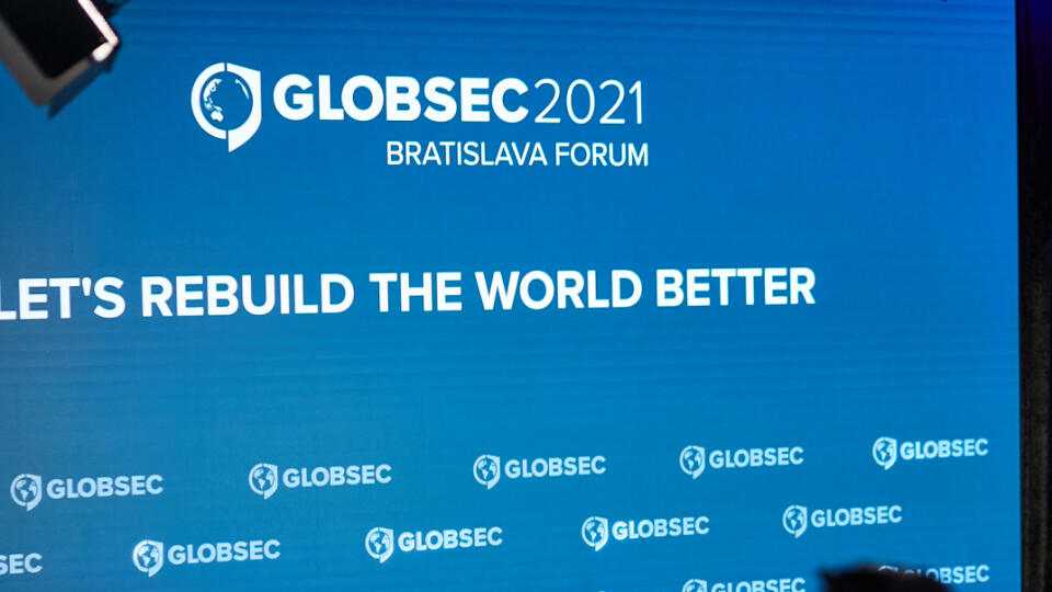 Na snímke slovenská prezidentka Zuzana Čaputová vystupuje s príhovorom počas trojdňovej bezpečnostnej konferencie Globsec 2021 Bratislava Forum, ktorá sa v utorok začala v Bratislave. Bratislava, 15. júna 2021. FOTO pre TASR - Globsec