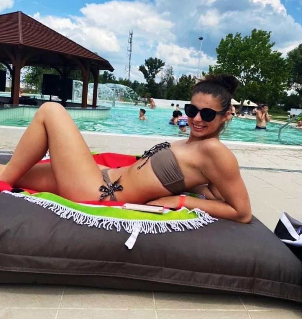 Aj takéto zábery ponúka slovenská reprezentantka v hádzanej svojim fanúšikom na sociálnych sieťach.