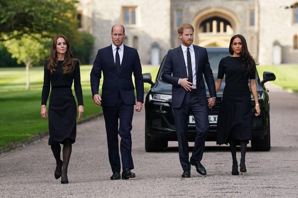 Dojímavý moment, na ktorý čakal celý svet. Willia, Kate, Harry a Meghan opäť spolu.