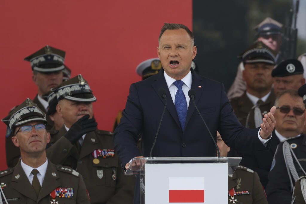 Poľský prezident Andrzej Duda sa prihovára pri príležitosti Dňa armády vo Varšave 15. augusta 2022.