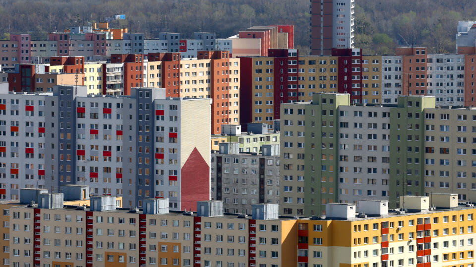 Regióny: Bratislava z UFA. Pohľad na Bratislavu z kaviarne na moste SNP.