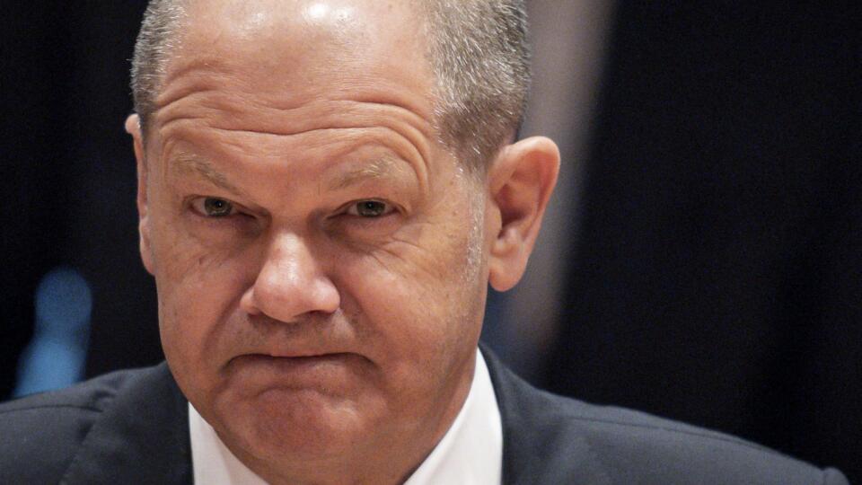 JB 19 Berlín - Nemecký kancelár Olaf Scholz počas zasadnutia vládneho kabinetu v Berlíne 27. apríla 2022. FOTO TASR/AP 

German Chancellor Olaf Scholz attends a weekly cabinet meeting at the Chancellery in Berlin, Germany, Wednesday, April 27, 2022. (Michael Kappeler/DPA via AP, Pool)