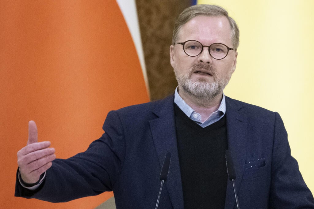 WA 32 Kyjev - Na snímke český premiér Petr Fiala gestikuluje počas spoločnej tlačovej konferencie s ukrajinským prezidentom Vol,odymyrom Zelenským v Kyjeve v pondelok 31. októbra 2022. FOTO TASR/AP

Czech Republic's Prime Minister Petr Fiala speaks during a joint news conference with Ukrainian President Volodymyr Zelenskyy in Kyiv, Ukraine, Monday, Oct. 31, 2022. (AP Photo/Andrew Kravchenko)