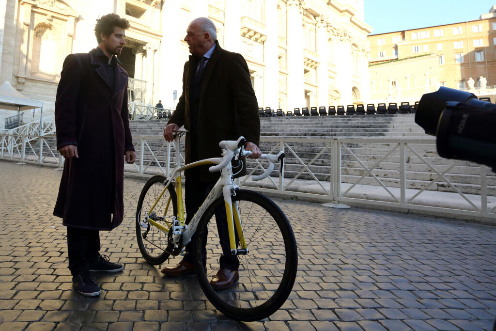 Trojnásobný majster sveta v cyklistike Slovák Peter Sagan sa účastní na pravidelnej generálnej audiencii na Námestí sv. Petra vo Vatikáne 24. januára 2018