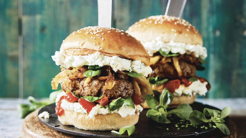 Jahňací burger so skaramelizovaným feniklom