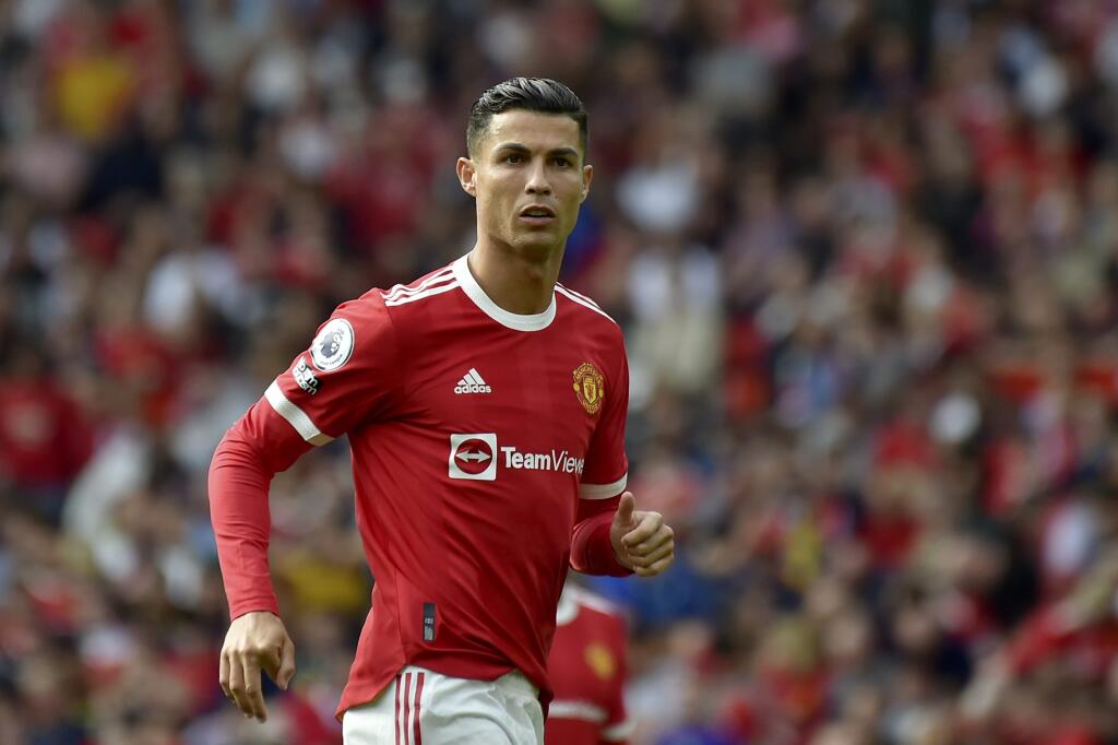 KK56 Manchester - Futbalista Manchestru United Cristiano Ronaldo počas zápasu 4. kola anglickej Premier League Manchester United - Newcastle United 11. septembra 2021 v Manchestri. FOTO TASR/AP
Manchester United's Cristiano Ronaldo looks on during the English Premier League soccer match between Manchester United and Newcastle United at Old Trafford stadium in Manchester, England, Saturday, Sept. 11, 2021. (AP Photo/Rui Vieira)