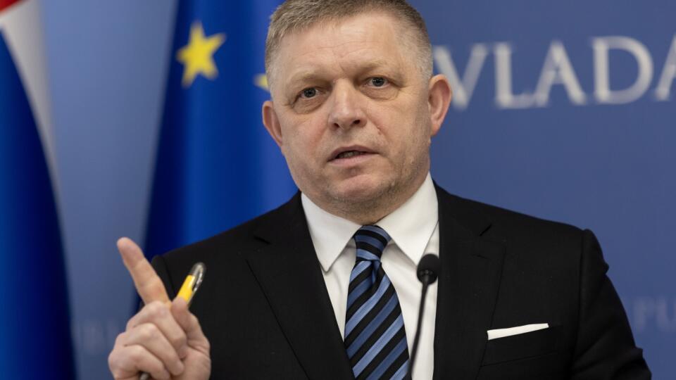 KK31 Záhreb - Na snímke slovenský premiér Robert Fico počas tlačovej konferencie s chorvátskym premiérom Andrejom Plenkovičom v Záhrebe v stredu 16. apríla 2025. Premiér SR pricestoval na jednodňovú oficiálnu návštevu Chorvátska, kde sa stretol s najvyššími predstaviteľmi krajiny. FOTO TASR/HINA - Damir Senčar
Zagreb, 16.04.2025 - Predsjednik Vlade Andrej Plenković primo je predsjednika slovačke vlade Roberta Fica u Banskim dvorima. Na slici Robert Fico tijekom zajedničke tiskovne konferenci