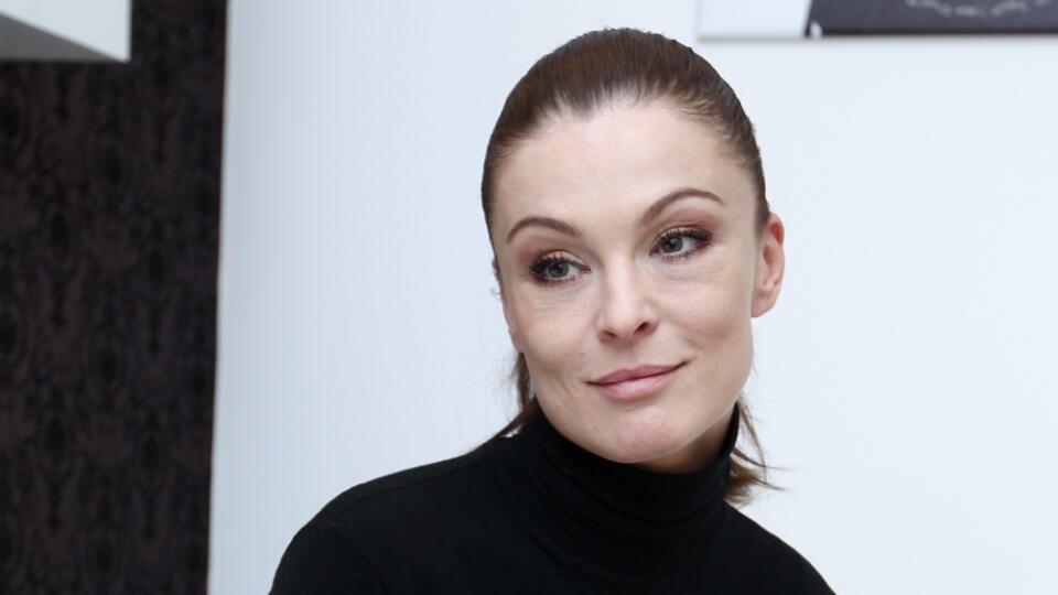 Elena Podzamska na kozmetickej procedure. Face lifting. Omladzovacia kura.