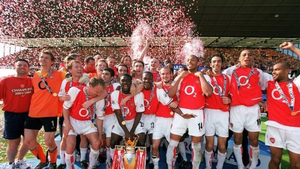 Futbalisti Liverpoolu nezopakujú úspech Arsenalu Londýn, ktorý v sezóne 2003/2004 vo svojej spanilej ceste za triumfom v Premier League nespoznal chuť prehry.