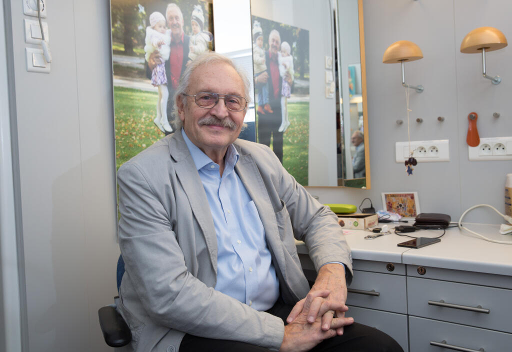 František Kovár v divadelnej šatni.