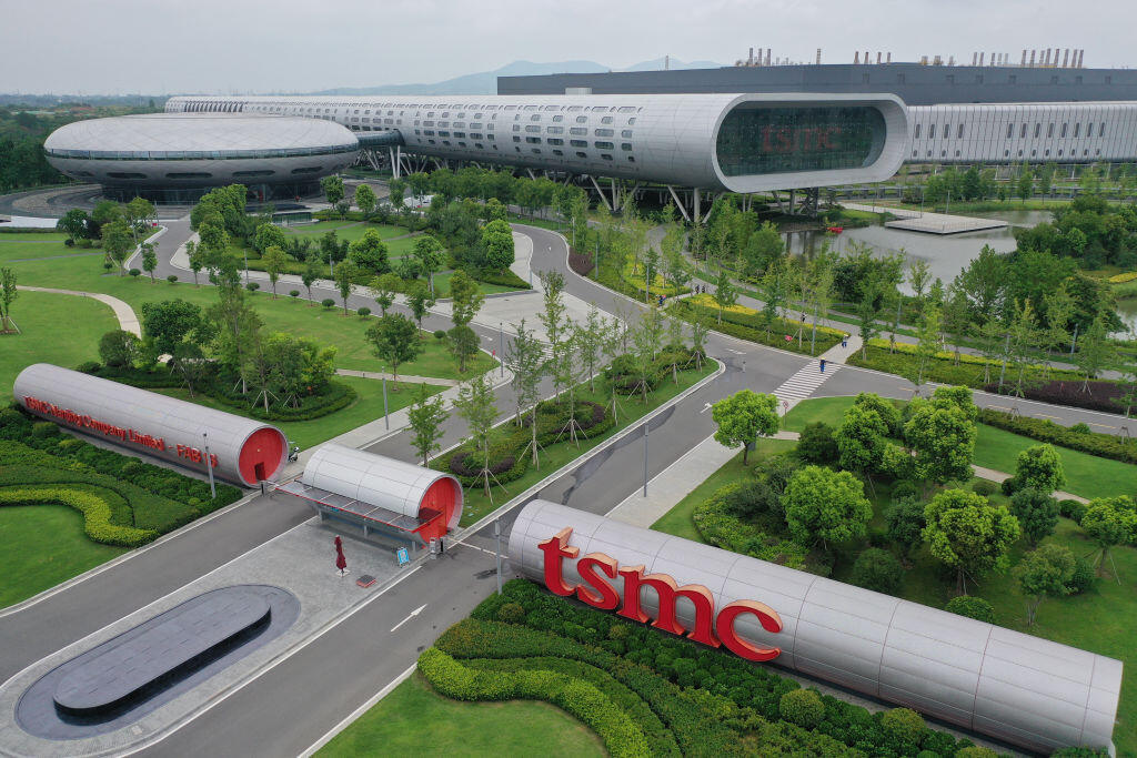 Na leteckej snímke továreň spoločnosti Taiwan Semiconductor v meste Nanjing