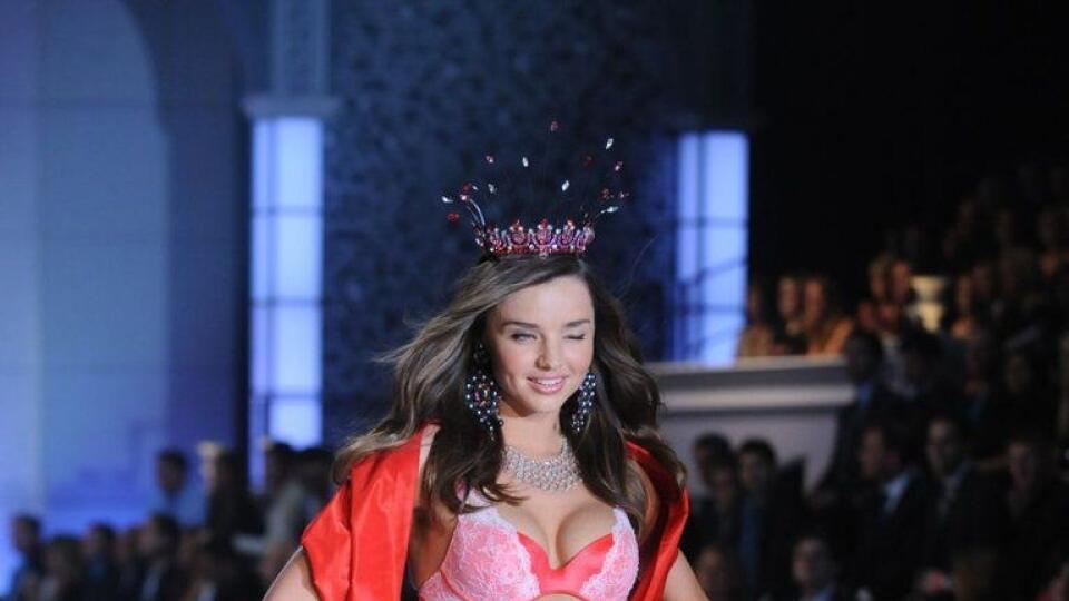 Miranda Kerr môže korunku nosiť právom.