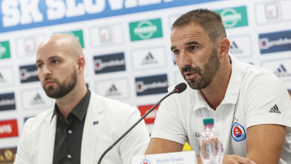 Na snímke hlavný tréner Martin Ševela počas predsezónnej tlačovej konferencie futbalového klubu ŠK Slovan Bratislava.