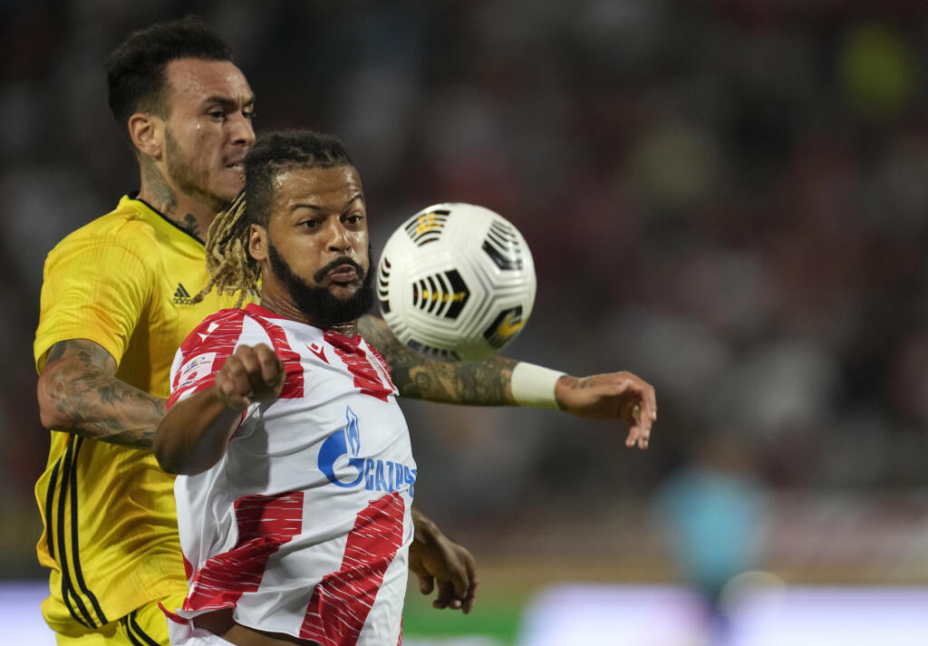 EBE 40 Belehrad - Na snímke vpravo francúzsky útočník Crvenej zvezdy Lois Dionya obranca Tiraspoľa Gustavo Dulanto v prvom zápase 3. predkola Ligy majstrov vo futbale Crvena zvezda Belehrad - Šeriff Tiraspoľ (1:1) v srbskom Belehrade 3. augusta 2021. FOTO TASR/AP
Red Star's Lois Diony, right, duels for the ball with Gustavo Dulanto of Sheriff, Tiraspol during the Champions League, third qualifying round, first leg soccer match between Red Star and Sheriff, Tiraspol at the Rajko Mitic Stadium i