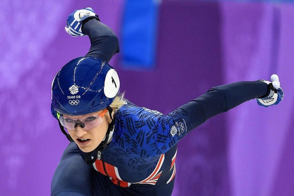 Sexi Elise Christie sa po znásilnení neuzavrela do seba podávala na dráhe veľkolepé výkony.