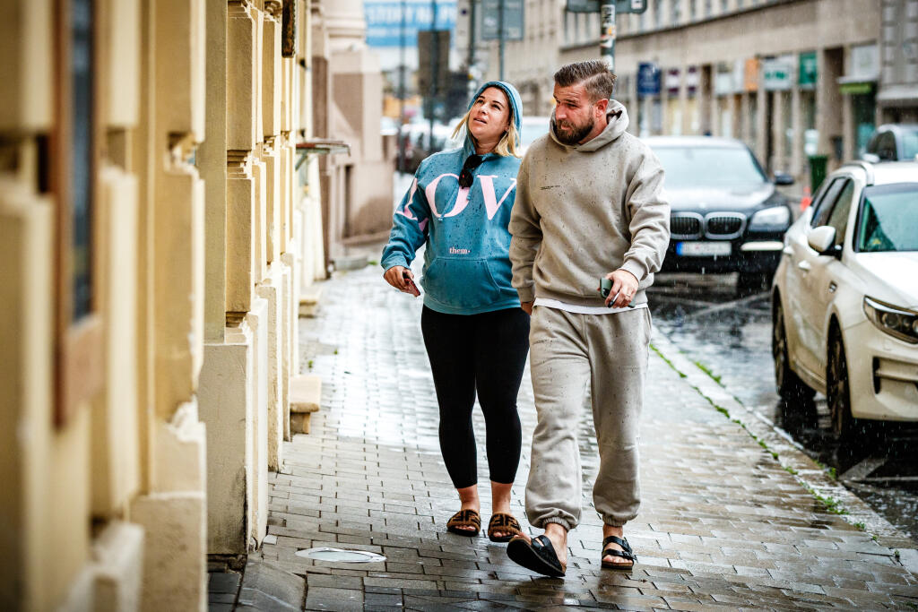 Bývalá slovenská tenistka Dominika Cibulková absolvovala spoločne s manželom Michalom Navarom test na Covid19, pár dní pred plánovaným termínom pôrodu.