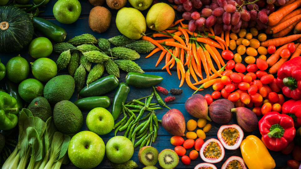 Konzumujete len šťavy z čerstvej zeleniny alebo ovocia. Ich súčasťou nie je žiadna pevná strava. I keď pri tejto diéte dodávate telu určité živiny a antioxidanty, nezískate z ovocia a zeleniny vôbec žiadnu vlákninu. Kalorický príjem pri týchto diétach je na extrémne nízkej úrovni. Krátkodobo môžete zhodiť pár kilogramov, bude to však predovšetkým voda a svaly. Keď sa opäť vrátite k bežnej strave, dostaví sa obávaný jojo efekt. Dlhodobo riskujete zažívacie problémy únavu a nedostatok vápnika.