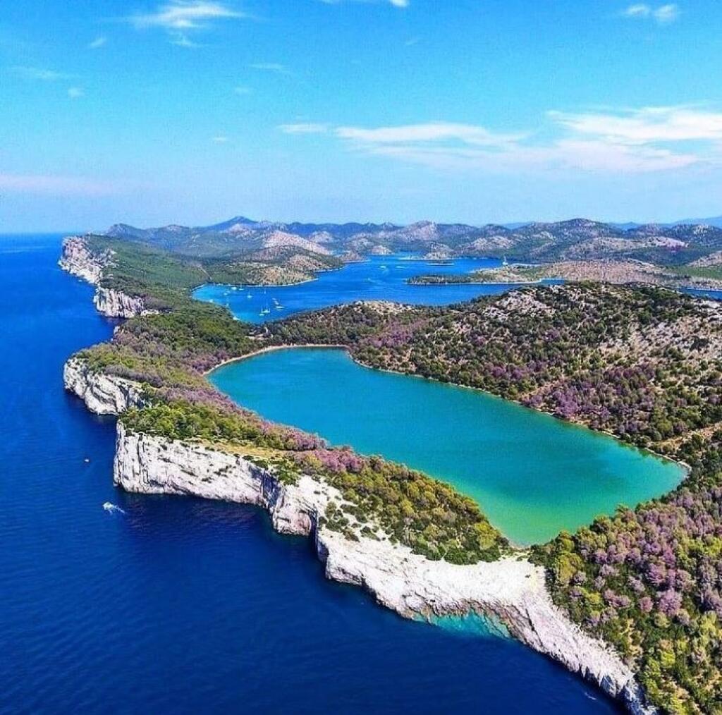 Chorvátsky prírodný park Telašćica sa nachádza na ostrove Dugi Otok.