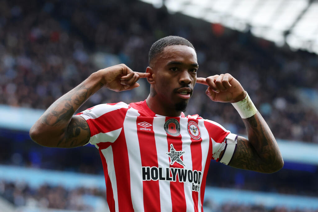 Ivan Toney dvomi gólmi rozhodol o víťazstve Brentfordu nad Manchestrom City.