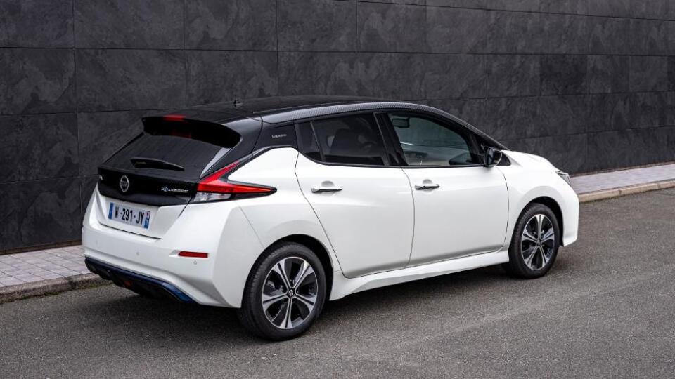 Nissan LEAF10