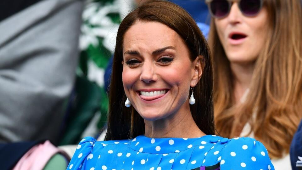 Vojvodkyňa Kate nie je typ fanúšika, ktorý zápasy sleduje potichu a bez emócií. Aj počas štvrťfinále Wimbledonu strúhala jednu grimasu za druhou a zápasy poriadne prežívala.